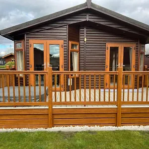  Holiday home Mandarin With Hot Tub United Kingdom