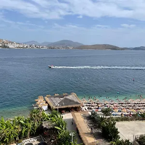 Port Side , Sarandë Albania